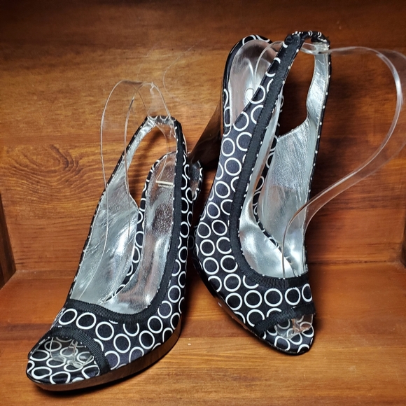 Jessica Simpson black/white peep toe heels… - Picture 3 of 5